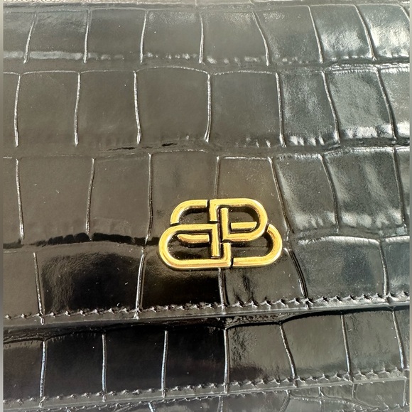 Balenciaga- Shiny Calfskin Crocodile Embossed Sharp Crossbody Clutch Black - Picture 5 of 12